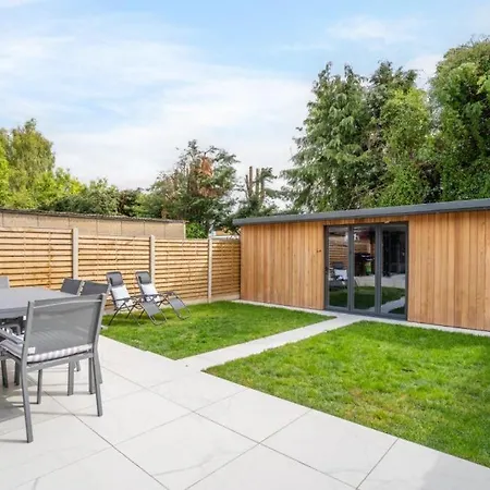 Queenswood House With Games Hébergement de vacances *