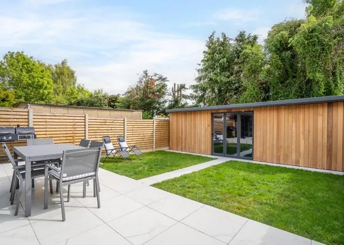 Queenswood House With Games Hébergement de vacances *