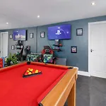 Queenswood House With Games